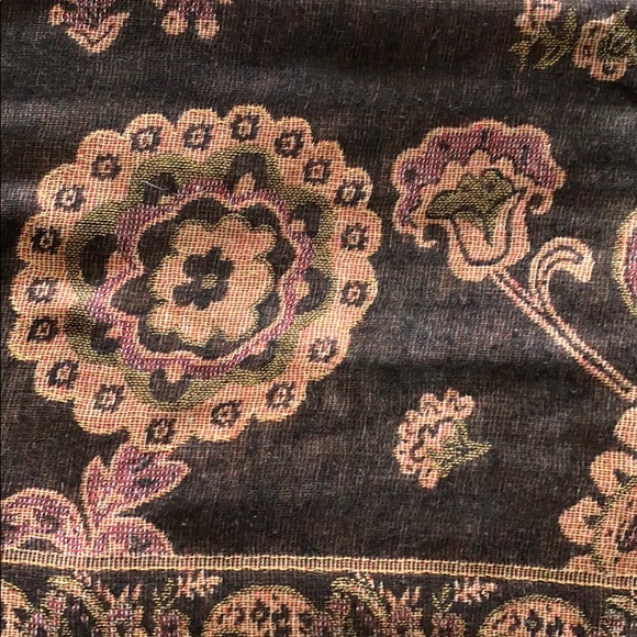 Patterned Scarf/Wraps - Picture 10 of 13